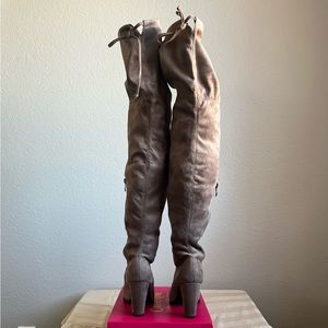 Boots 👢 Catherine Malandrino Brand / size 7 / color Taupe /style Verda